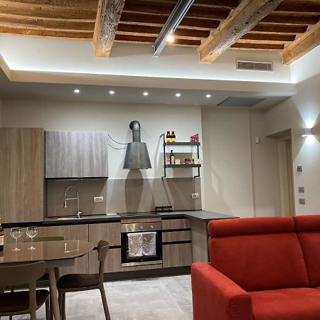 דירות לוקה Nuovo Centro Citta Vicino Piazza Anfiteatro - Parcheggio Biciclette מראה חיצוני תמונה